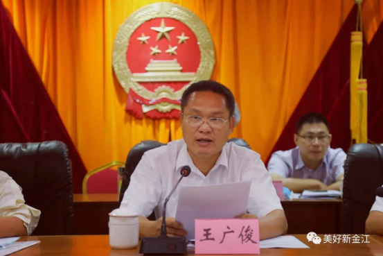 68王广俊表示,会议期间,各位代表不负全镇人民重托,以饱满的政治